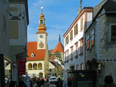 Blick durch die Herzoggasse auf das Standesamt Mödling